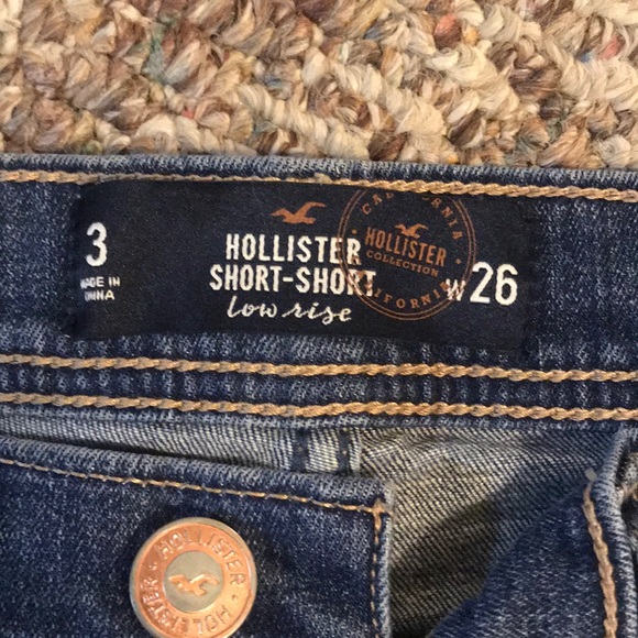 Hollister Distressed Medium Wash Denim Shorts - Picture 3 of 3
